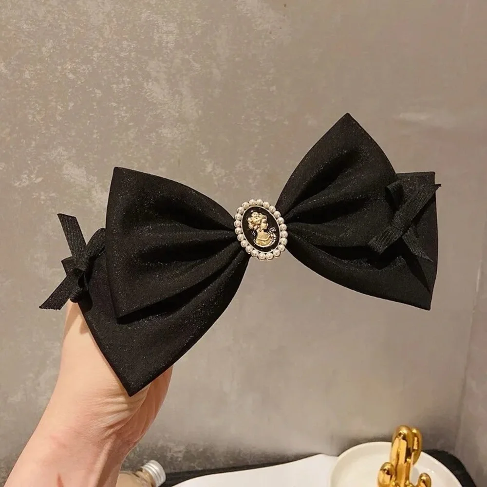N/A black semi
